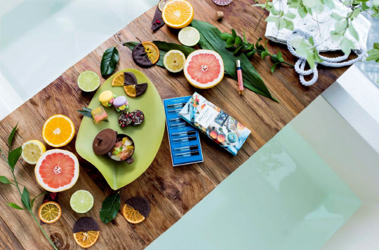 파크 하얏트 서울이 6월 9일부터 8월 31일까지 '시트러스 써머'(Citrus Summer) 패키지를 선보인다. 럭셔리한 객실 1박에 '아틀리에 코롱'의 시트러스 기프트팩, 스낵 플레이트 등의 혜택을 담고 있다. 패키기 가격은 일반 객실은 33만 5천 원(이하 부가세 별도, 봉사료 없음)부터, 스위트 객실은 48만 5천 원부터다. 파크 하얏트 서울 제공